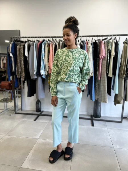 MARGAUX LONNBERG . Pantalon Connelly bleu ciel