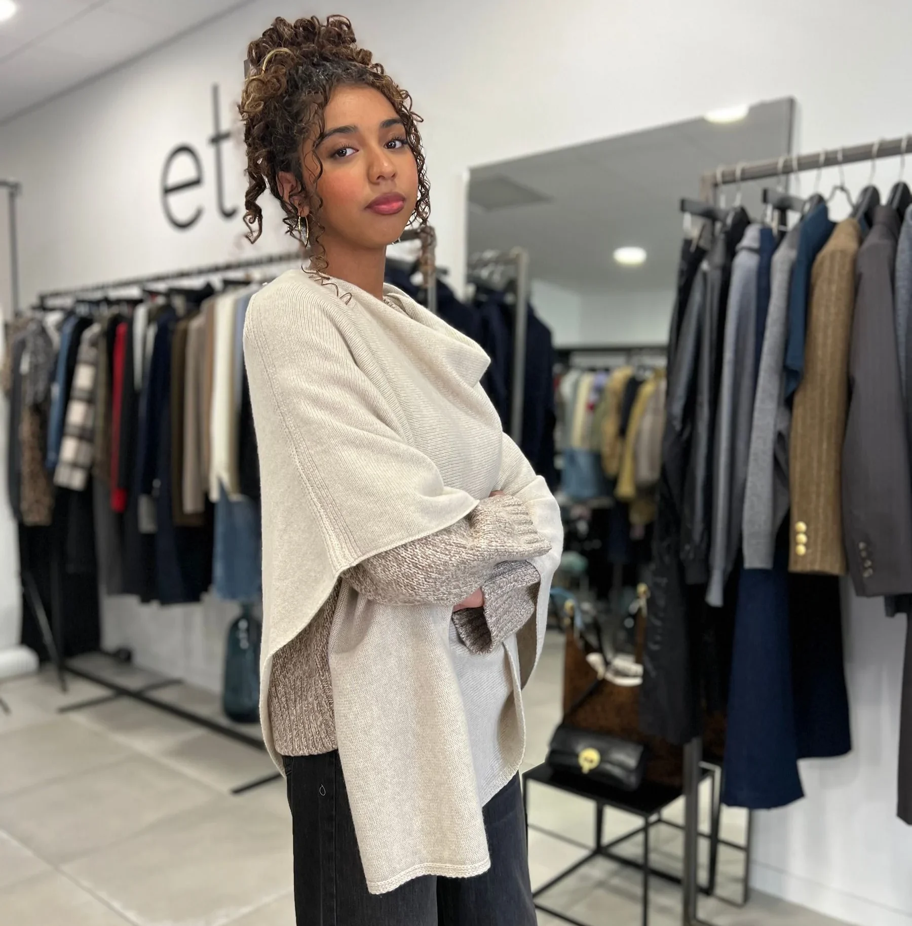 Poncho Bompard porté dans notre boutique Ethic Shop